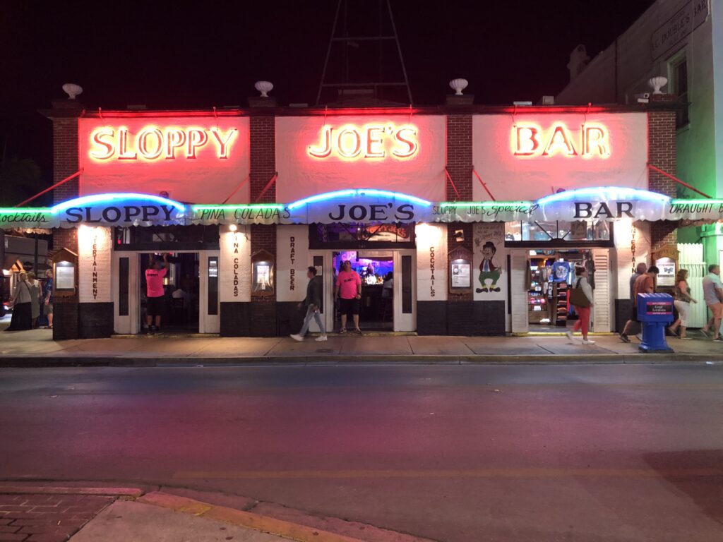 A picture of Sloppy Joes Bar at night
